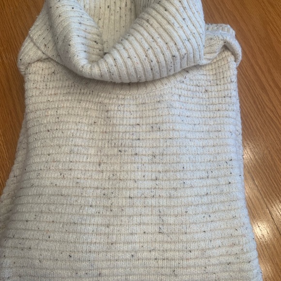 NWT Oversized Denver Hayes sweater - Picture 3 of 4